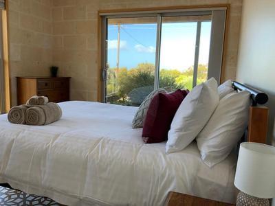 Bliss 'sweeping Ocean Views' Holiday home